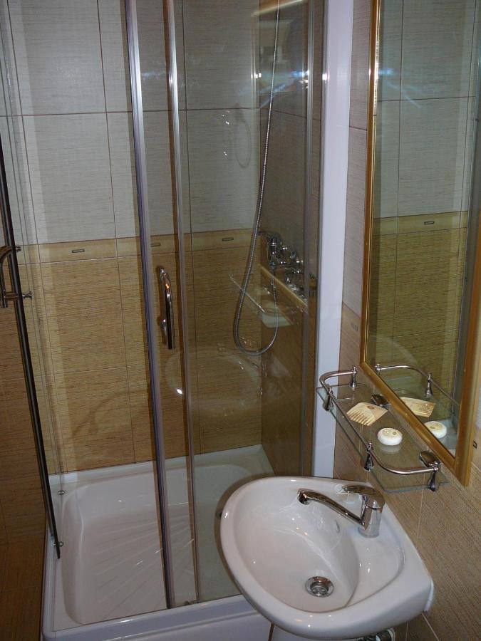 Casa Irma - Rooms For Rent Bacău Exterior foto